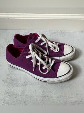 Converse Low Top Sneakers Women's 6 Purple